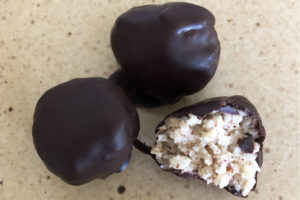 Tiny House Chocolate Healthy Coconut Bombom